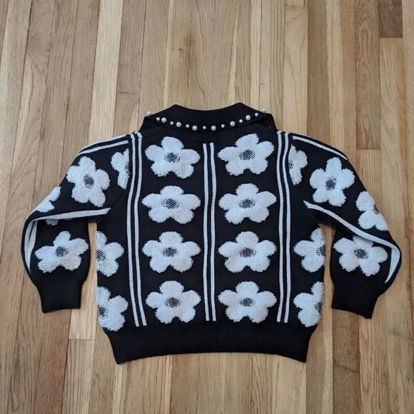 Floral Pattern Pearls Beaded Crop Sweater black and white - Picture 3 of 3